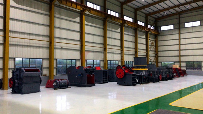 破碎机工厂设备展厅一角 破碎机工厂设备展厅一角