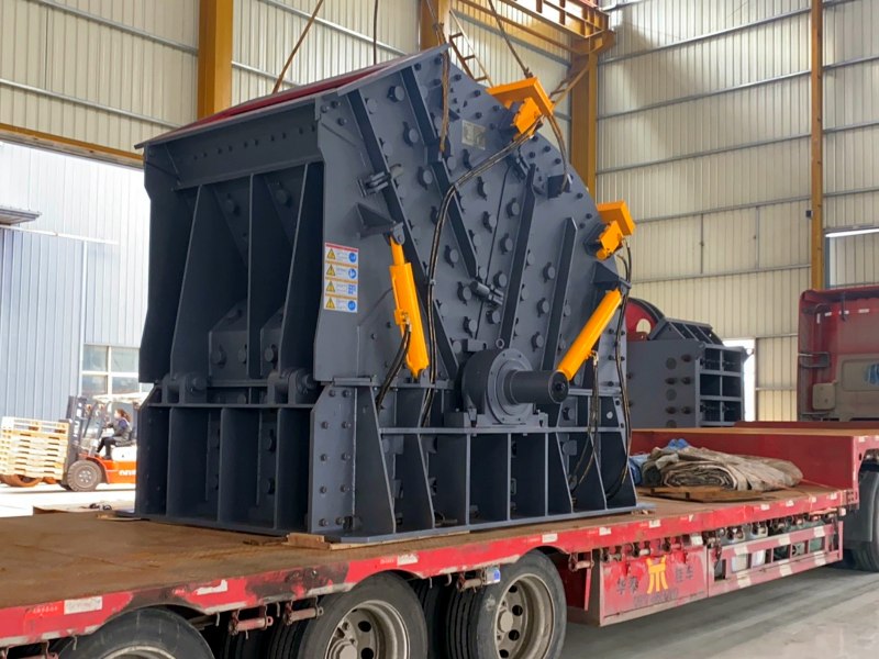 反击式破碎机发货至广东 反击式破碎机发货至广东